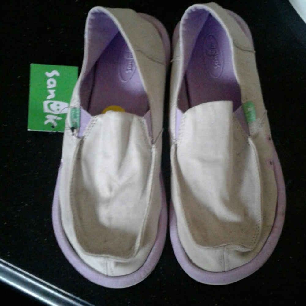 NWT Sanuk shoes